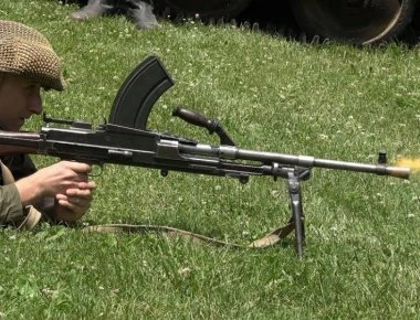 Bren: Το «ανάποδο» πολυβόλο (βίντεο)